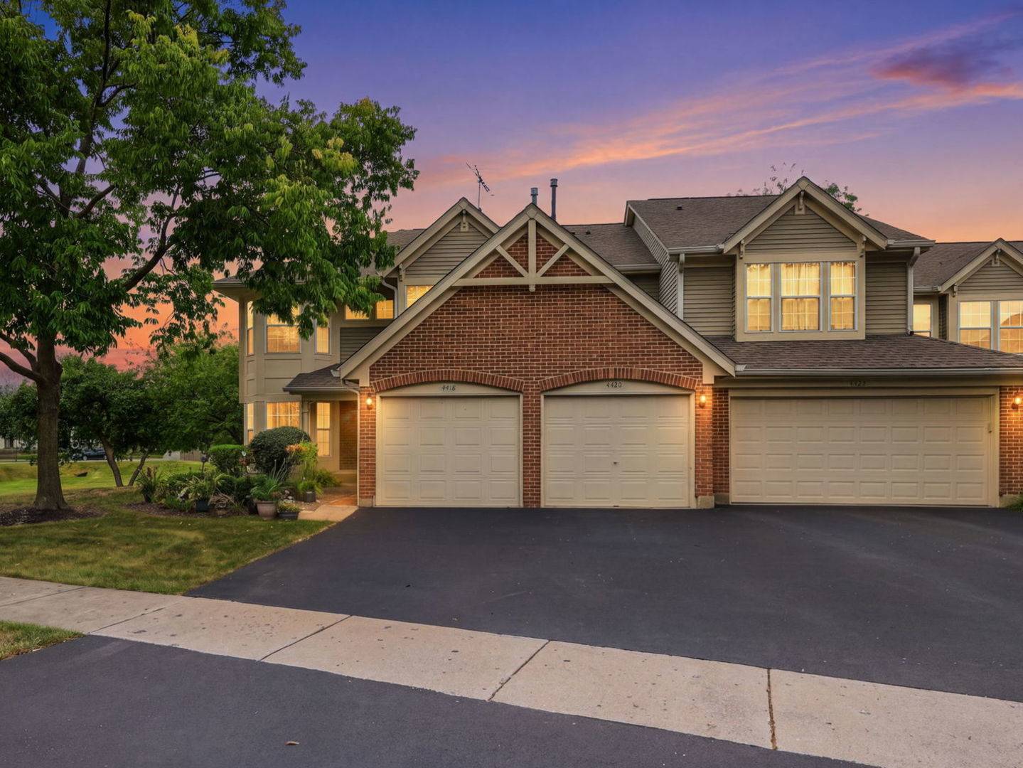 4420 Edinburg LN, Hanover Park, IL 60133