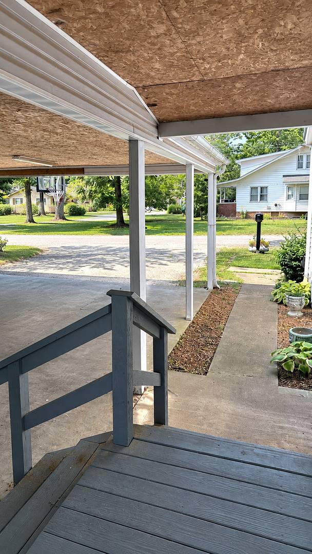200 E Blake ST, Benton, IL 62812