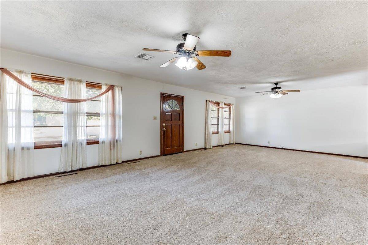 1418 N Pleasant View, Wichita, KS 67203