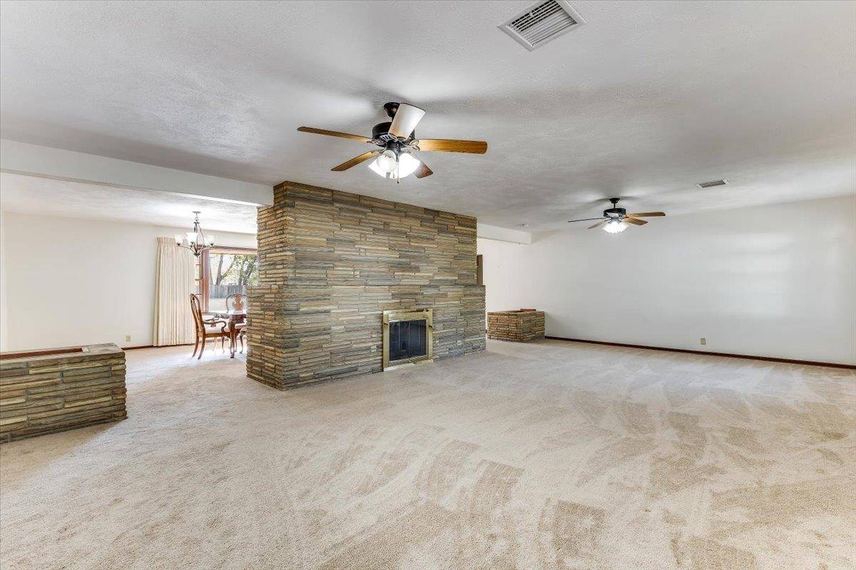 1418 N Pleasant View, Wichita, KS 67203