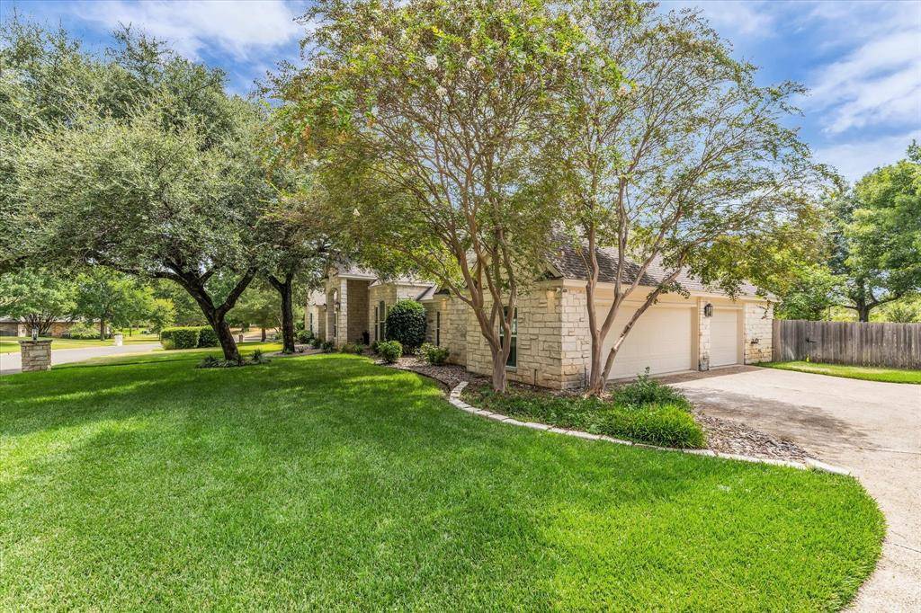 325 Elm Grove Circle, Mcgregor, TX 76657