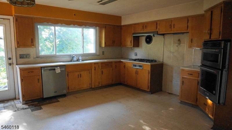 8 Mountain Way S, West Orange Twp., NJ 07052