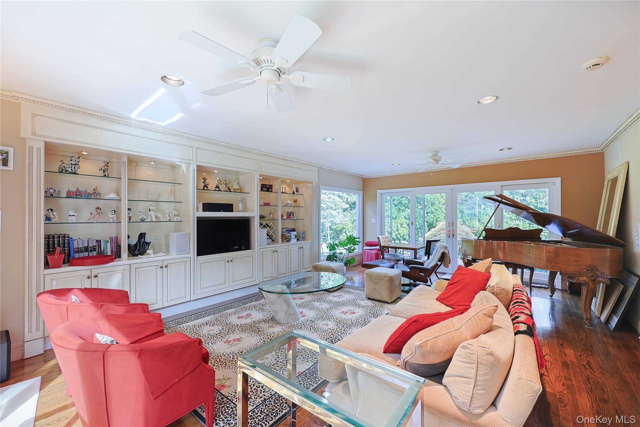 30 Old Field LN, Great Neck, NY 11020