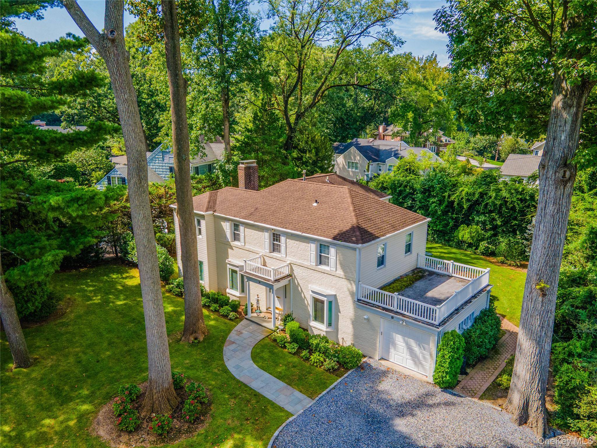 30 Old Field LN, Great Neck, NY 11020