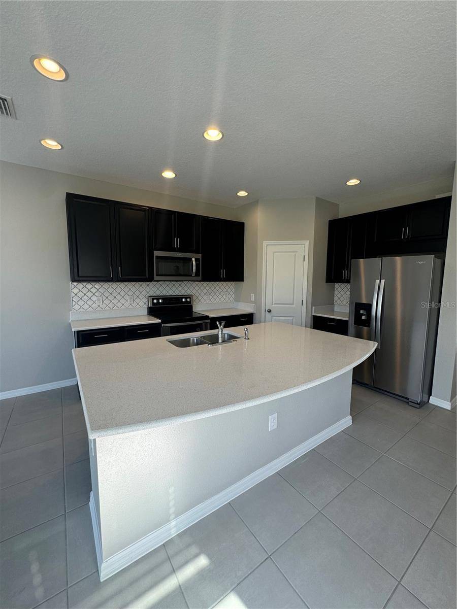 6104 WILLOWSIDE ST, Palmetto, FL 34221