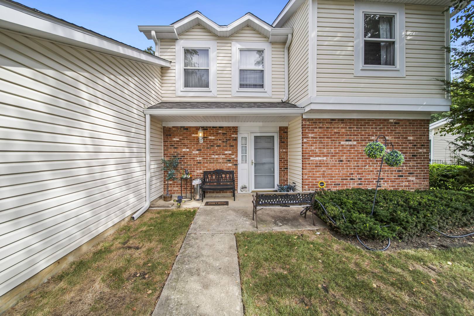 251 Tamarack DR, Bloomingdale, IL 60108