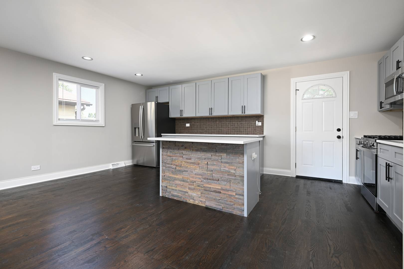 16607 Paulina ST, Markham, IL 60428