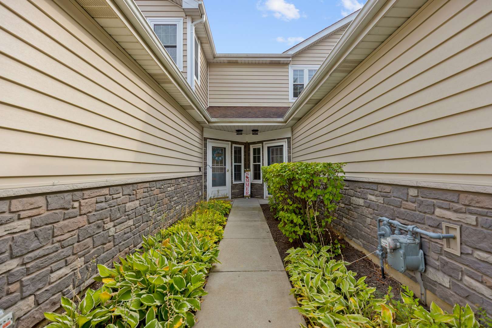 1181 Regency DR, Schaumburg, IL 60193