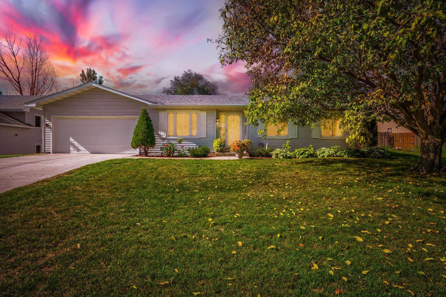 7944 Grinnell WAY, Lakeville, MN 55044