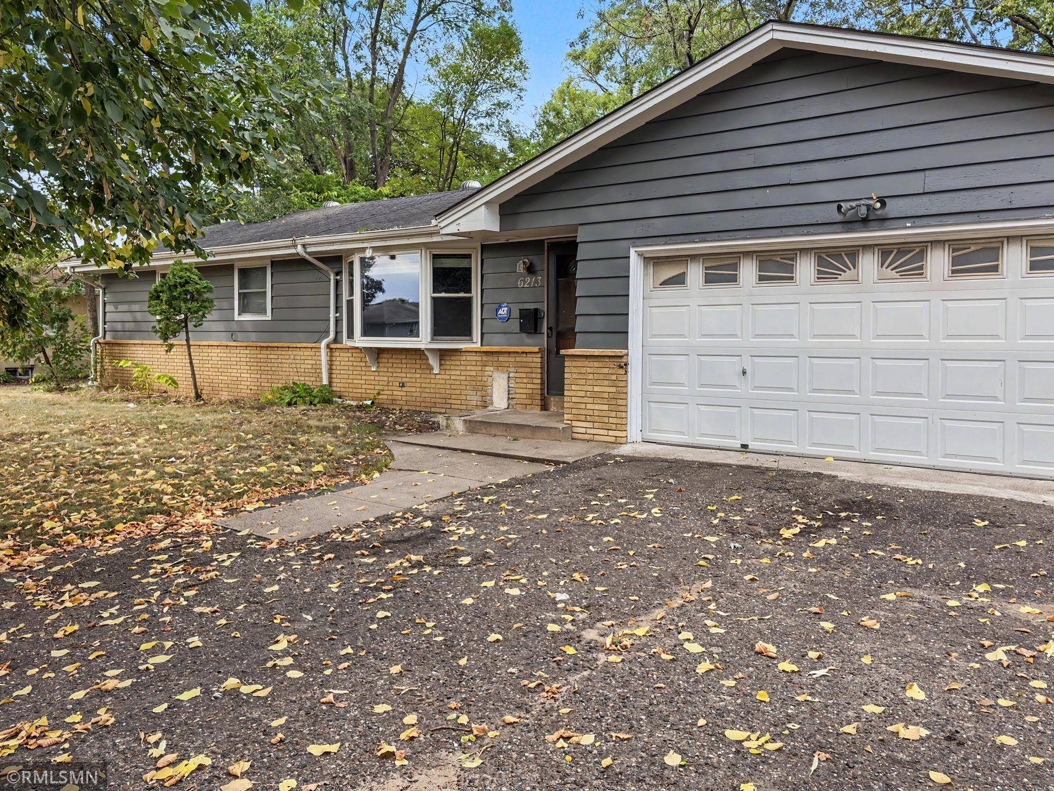 6213 Chowen AVE N, Brooklyn Center, MN 55429