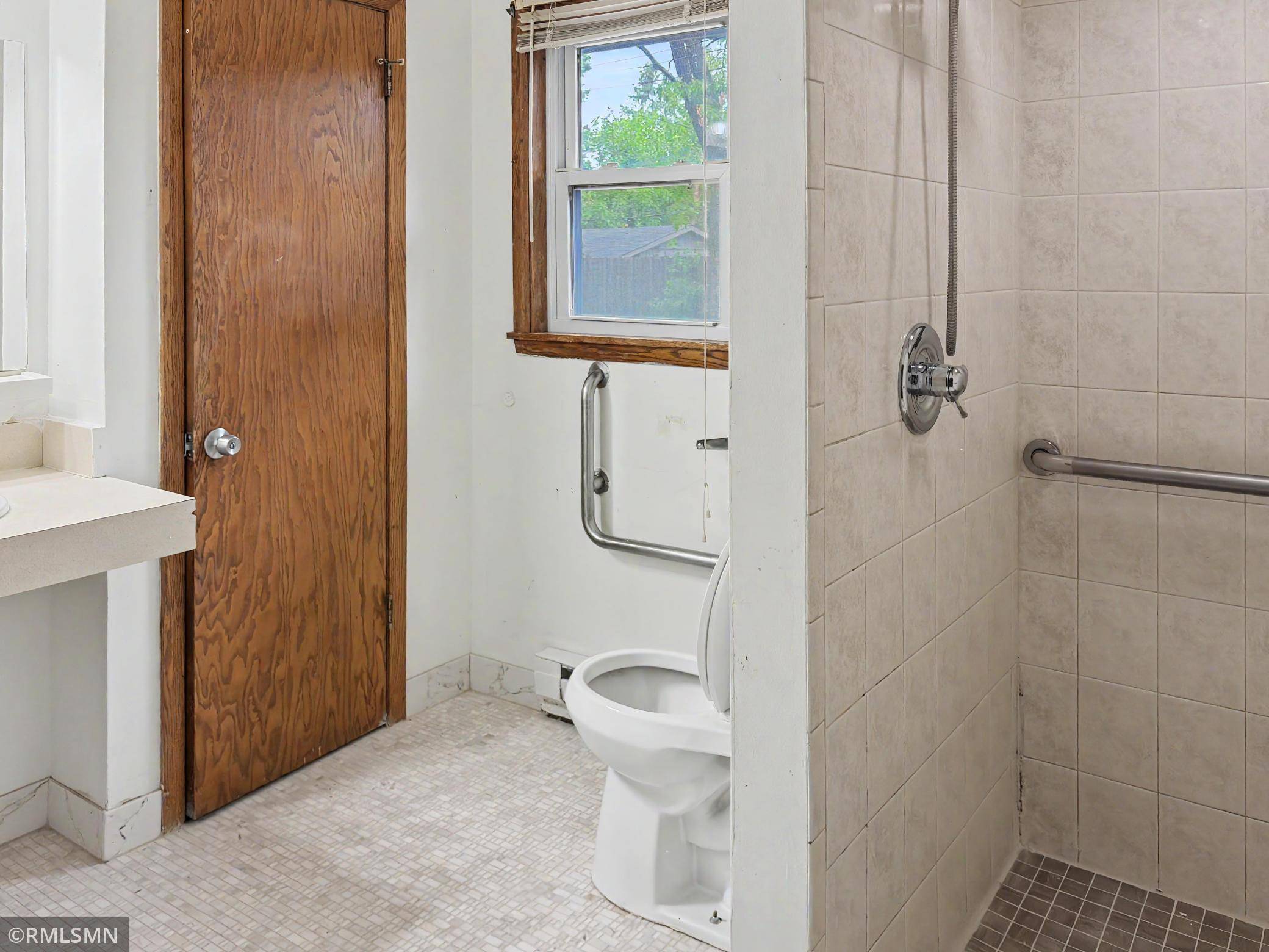 6213 Chowen AVE N, Brooklyn Center, MN 55429