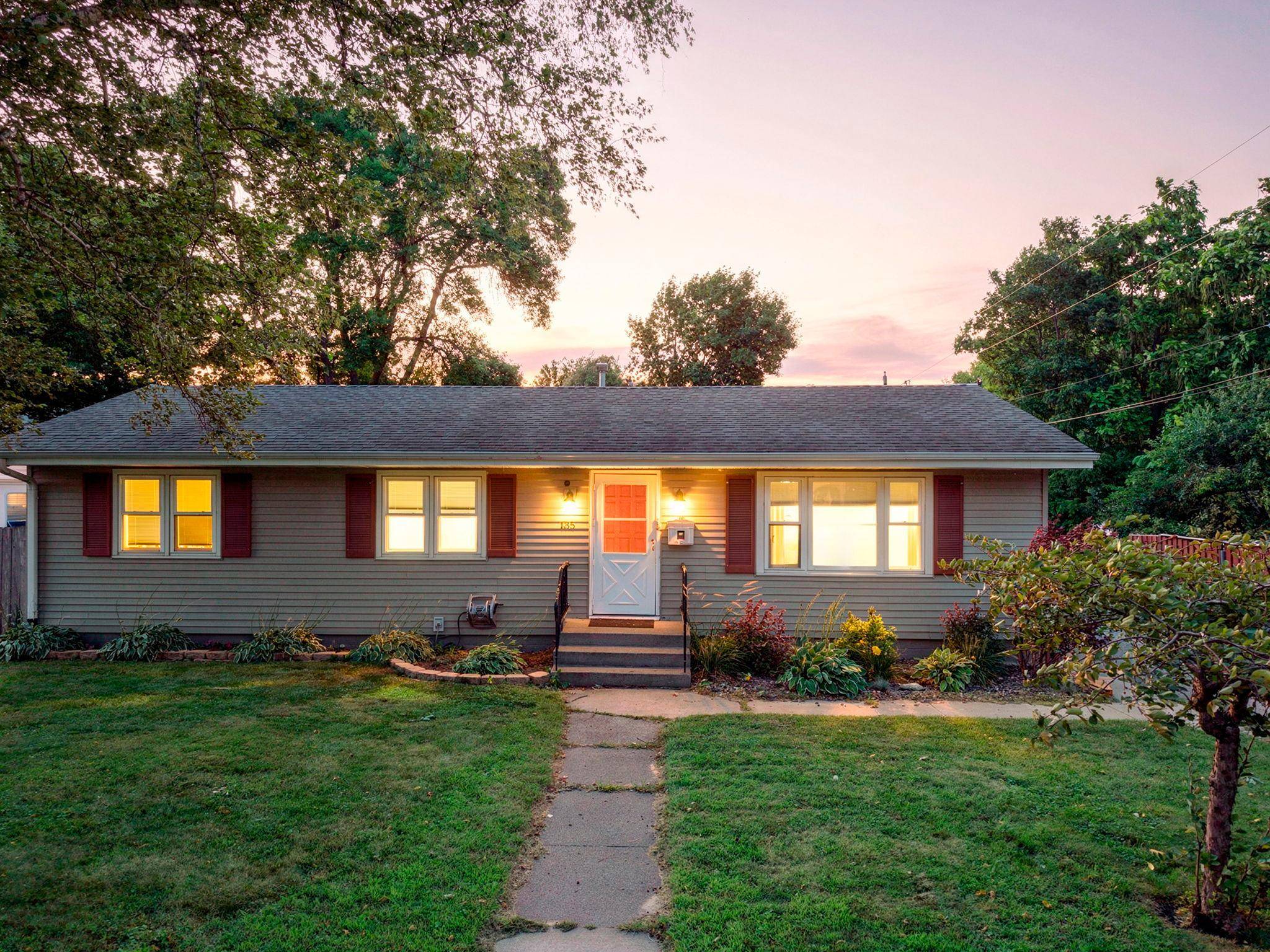 135 Davis ST S, Cambridge, MN 55008