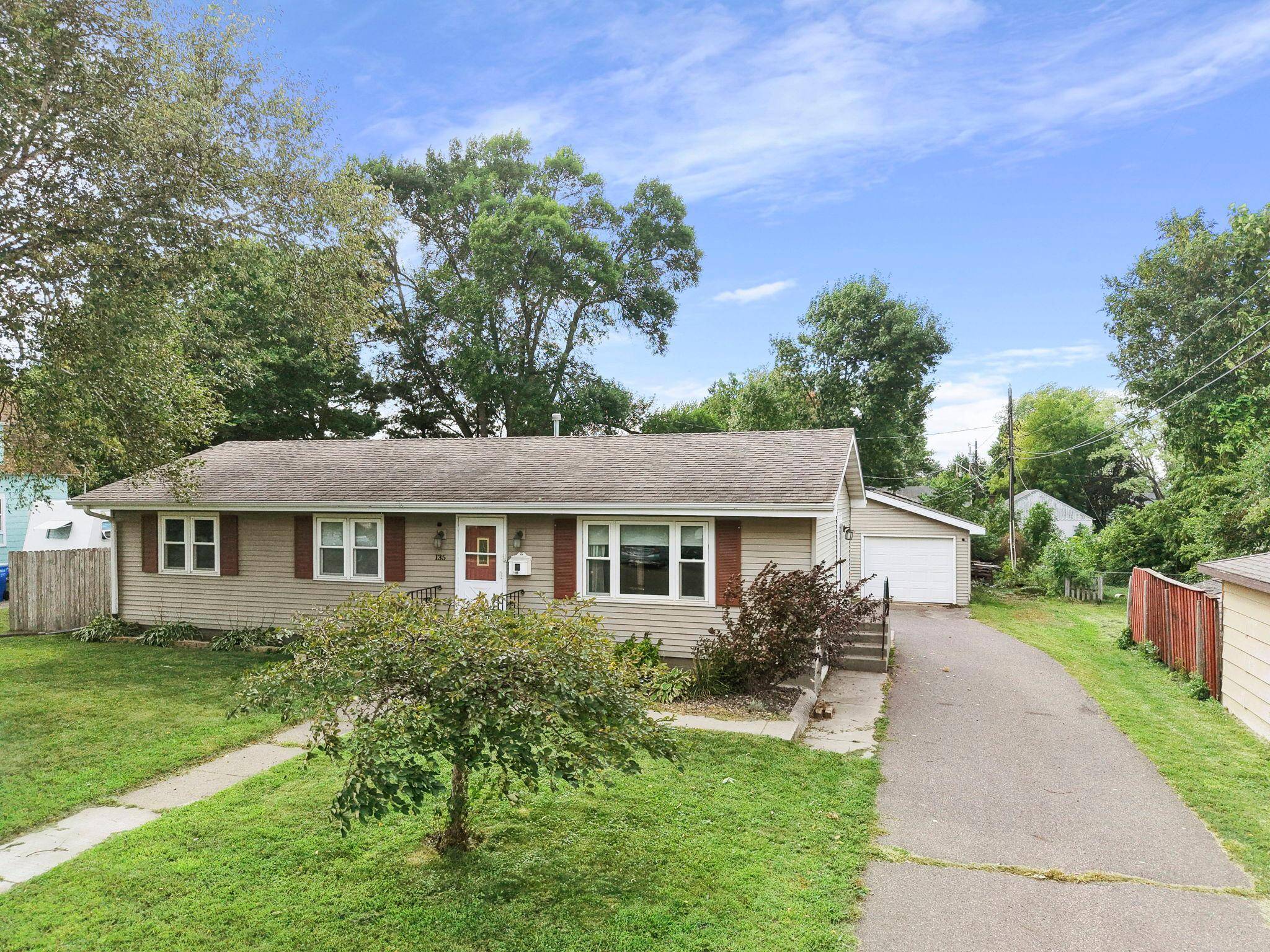 135 Davis ST S, Cambridge, MN 55008