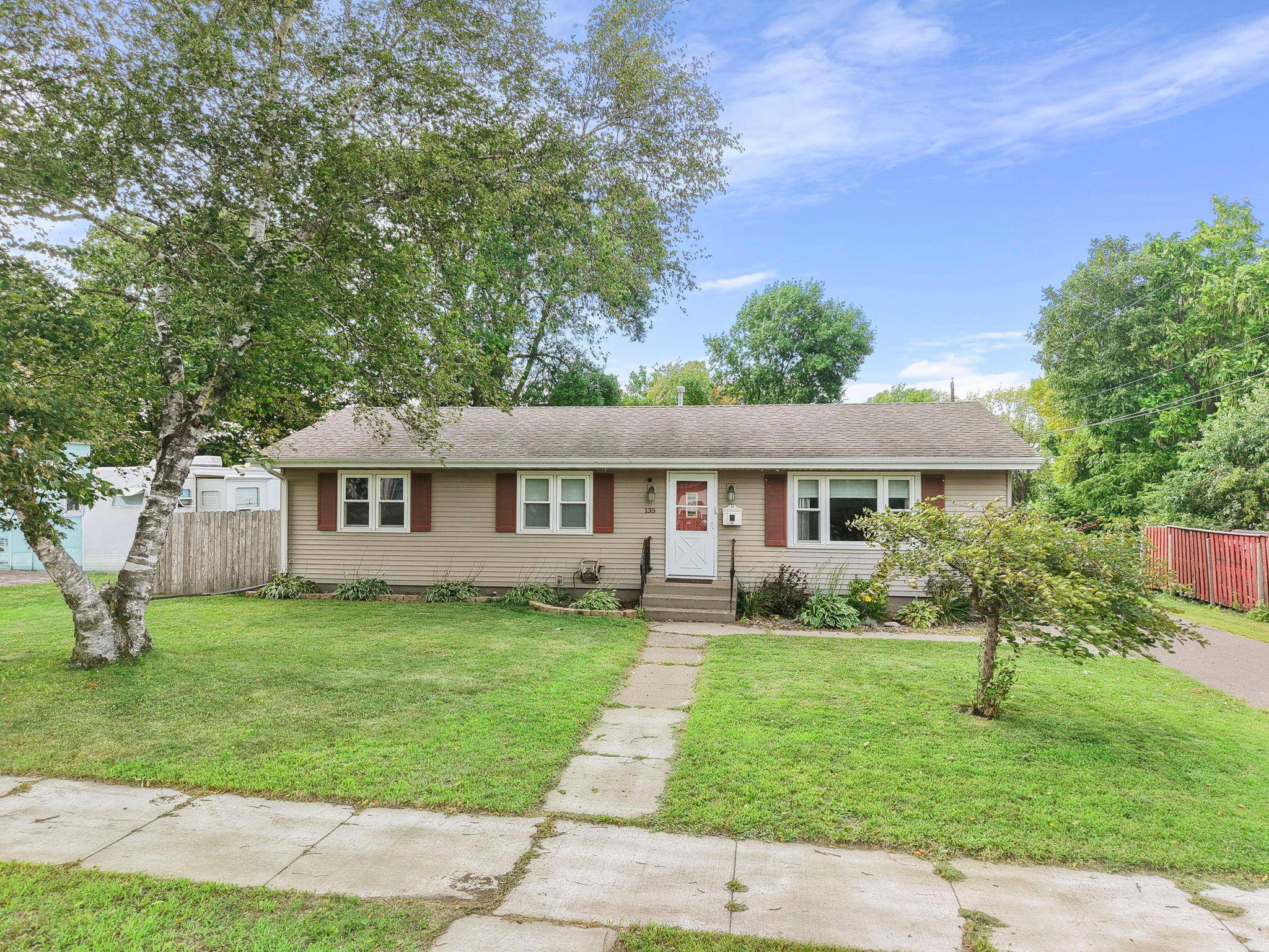 135 Davis ST S, Cambridge, MN 55008