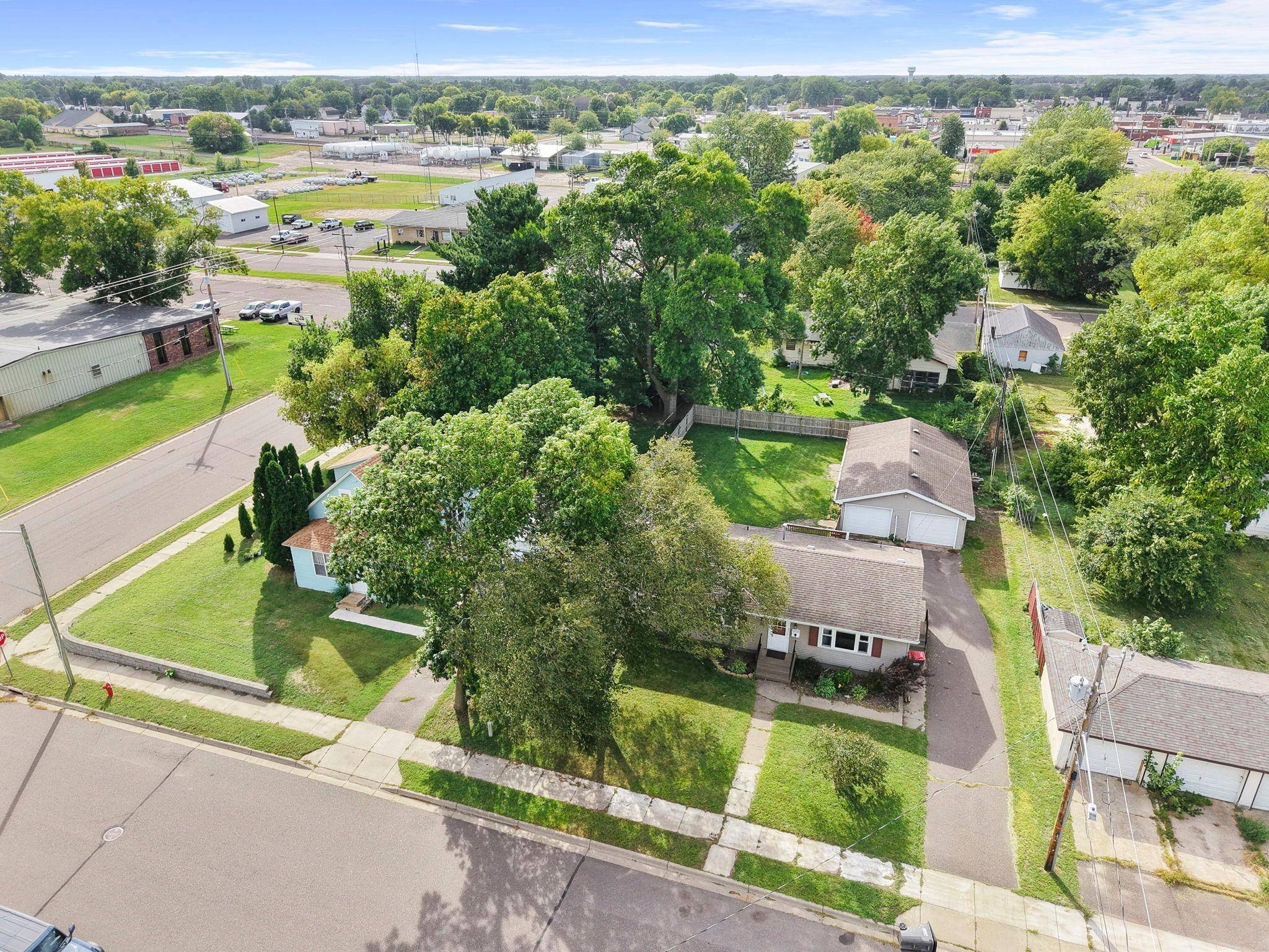 135 Davis ST S, Cambridge, MN 55008