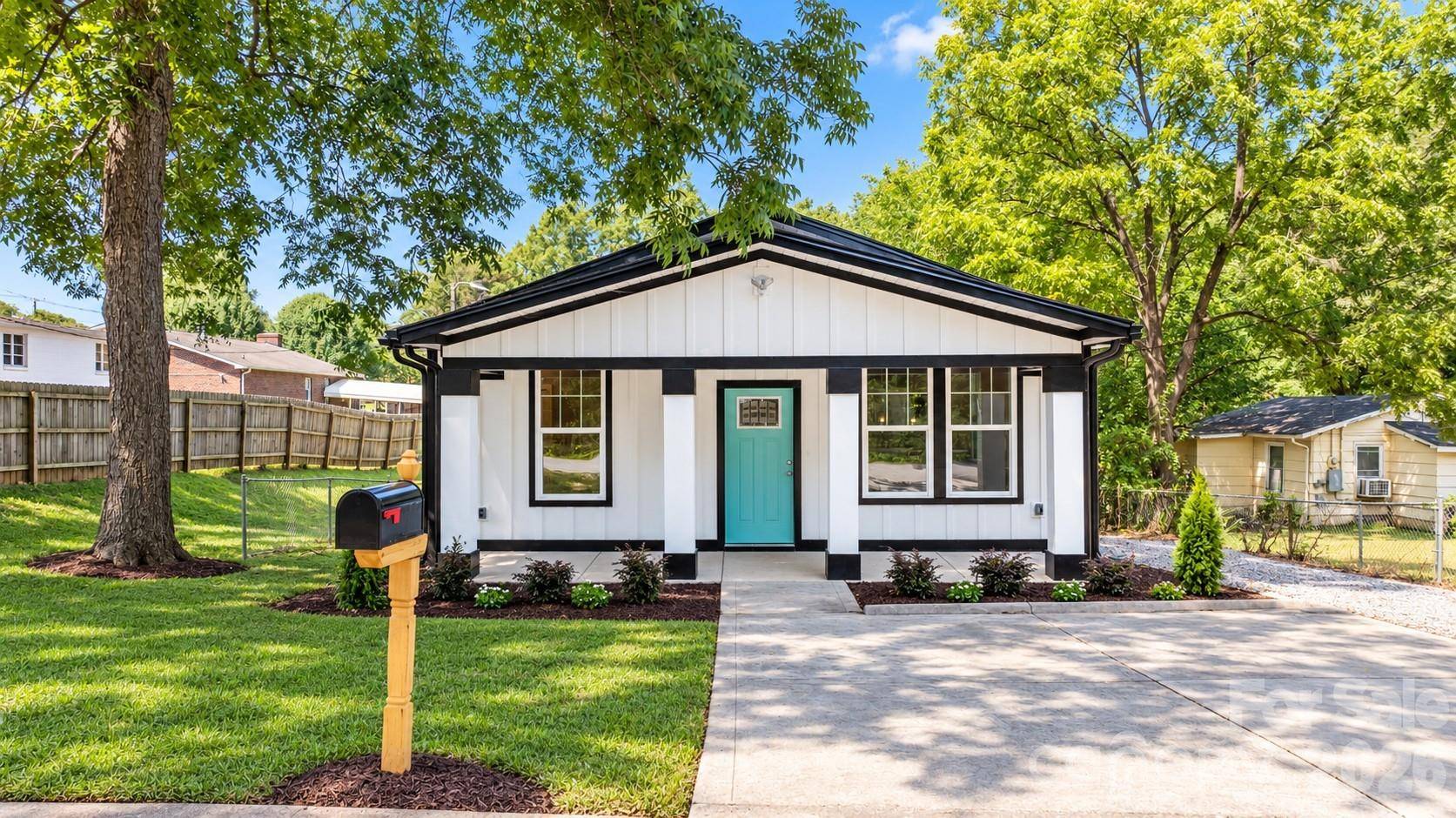 111 N Clay ST, Lowell, NC 28098
