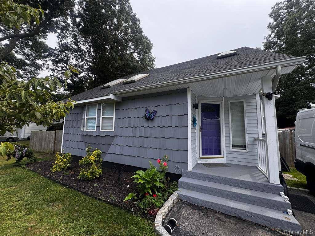 42 Breston DR, Shirley, NY 11967