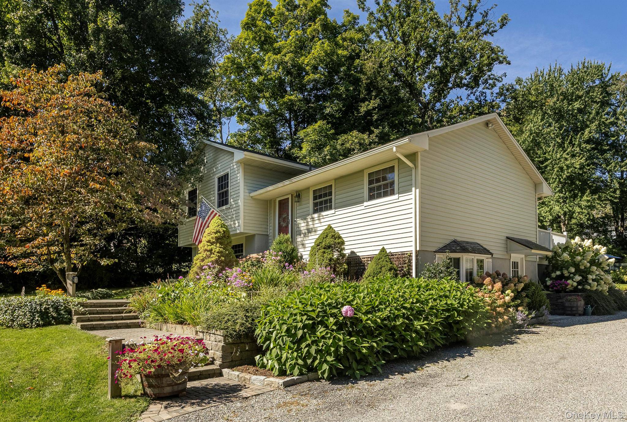 163 Horseshoe RD, Millbrook, NY 12545