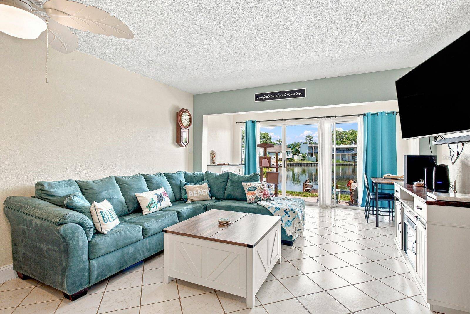 593 WESTWINDS DR #593, Palm Harbor, FL 34683