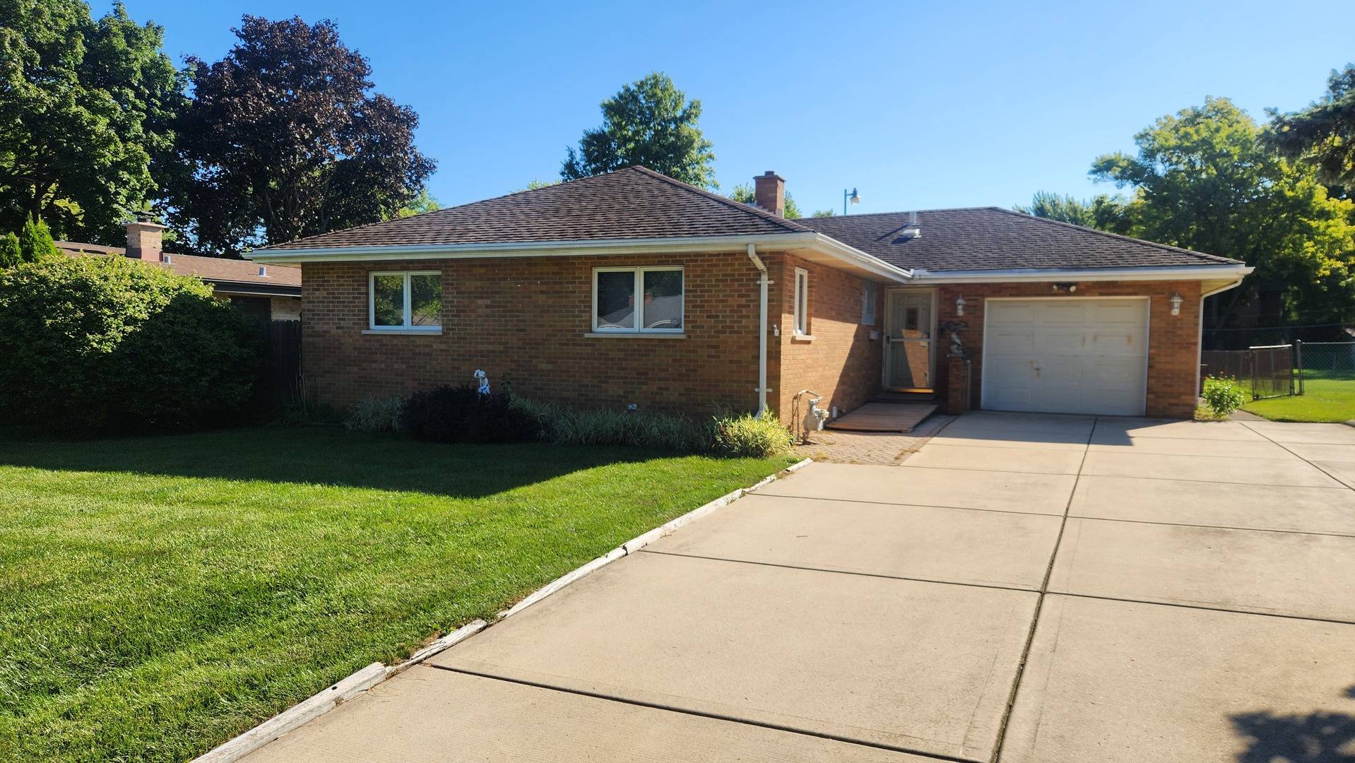 143 S Pleasant AVE, Bloomingdale, IL 60108