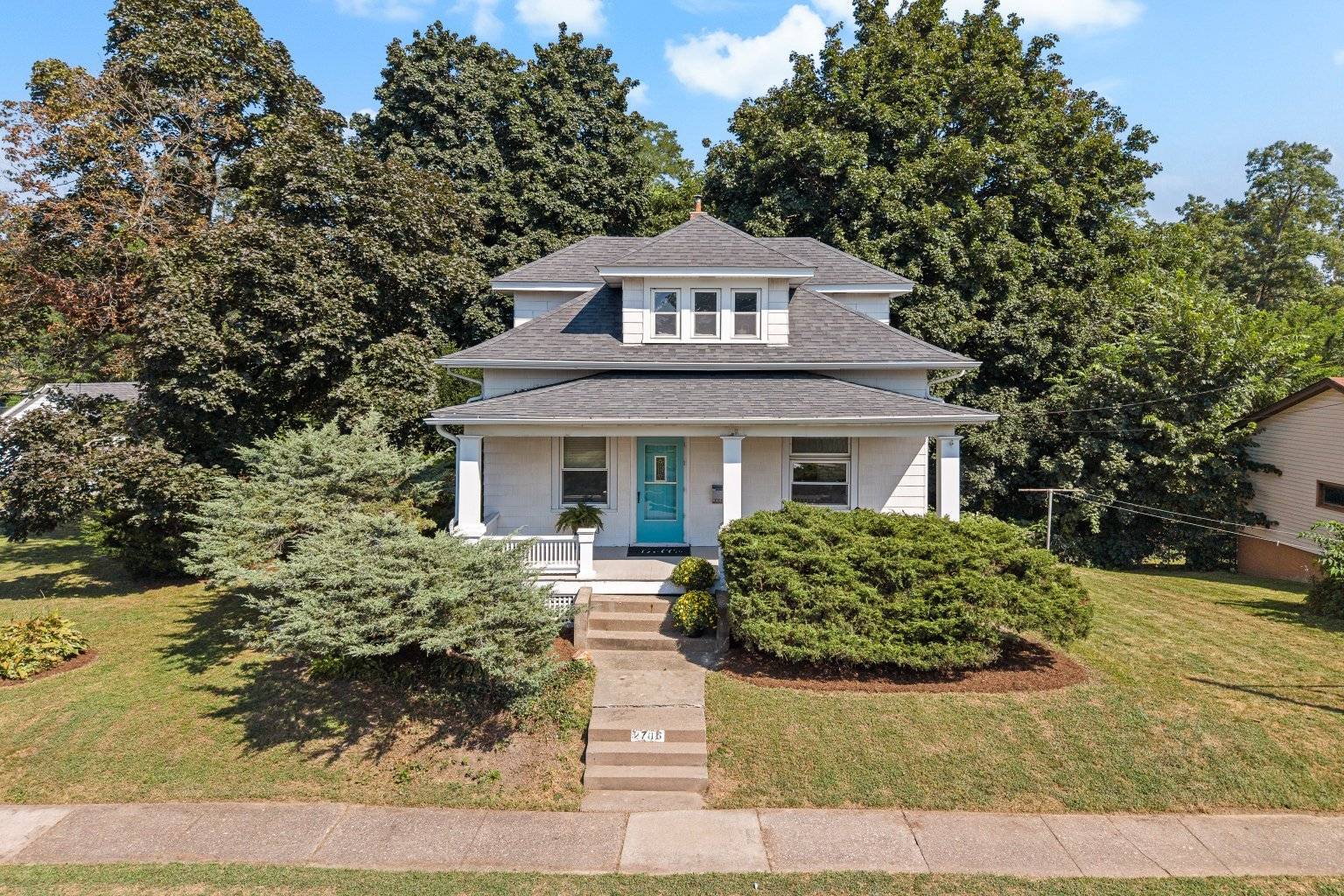 2706 OAK ST, Bettendorf, IA 52722