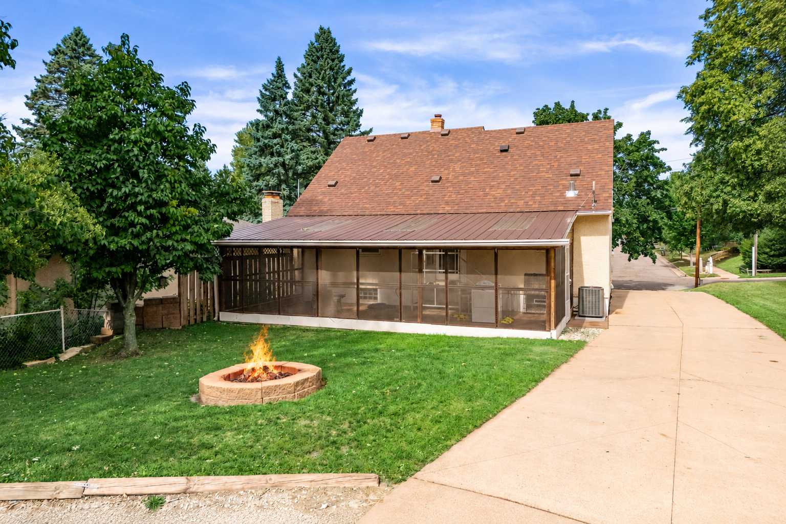 1554 Burns AVE, Saint Paul, MN 55106