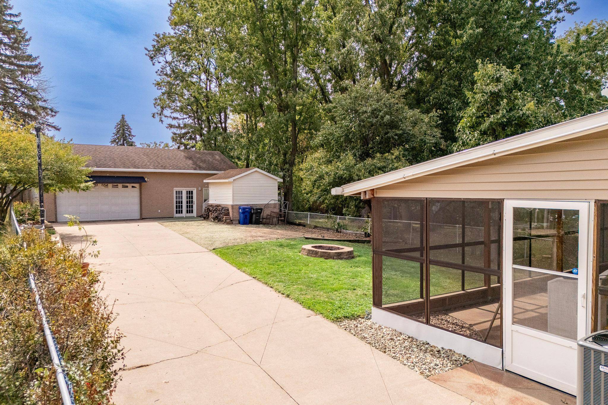 1554 Burns AVE, Saint Paul, MN 55106