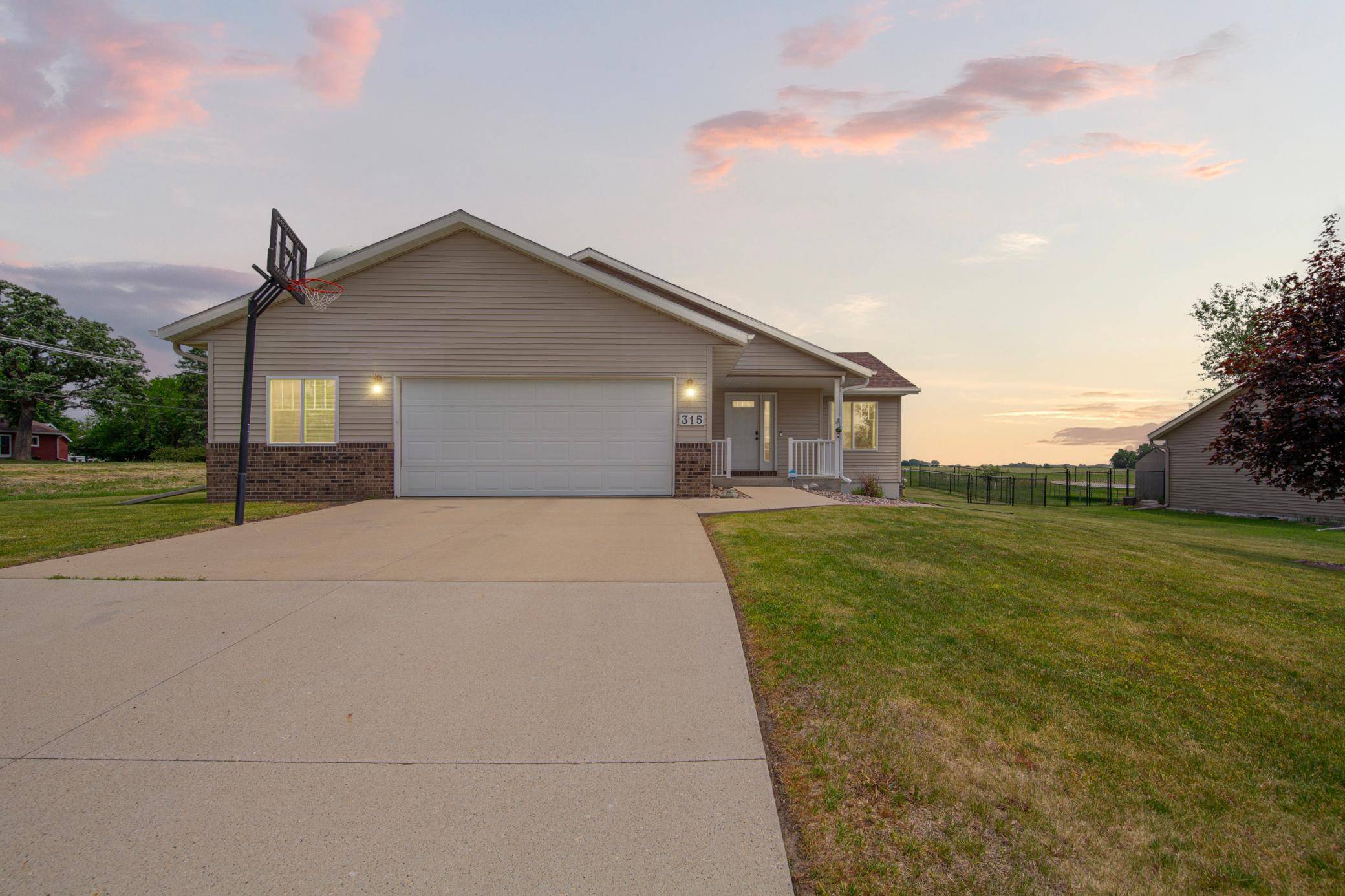 315 Hazeltine AVE NE, Owatonna, MN 55060