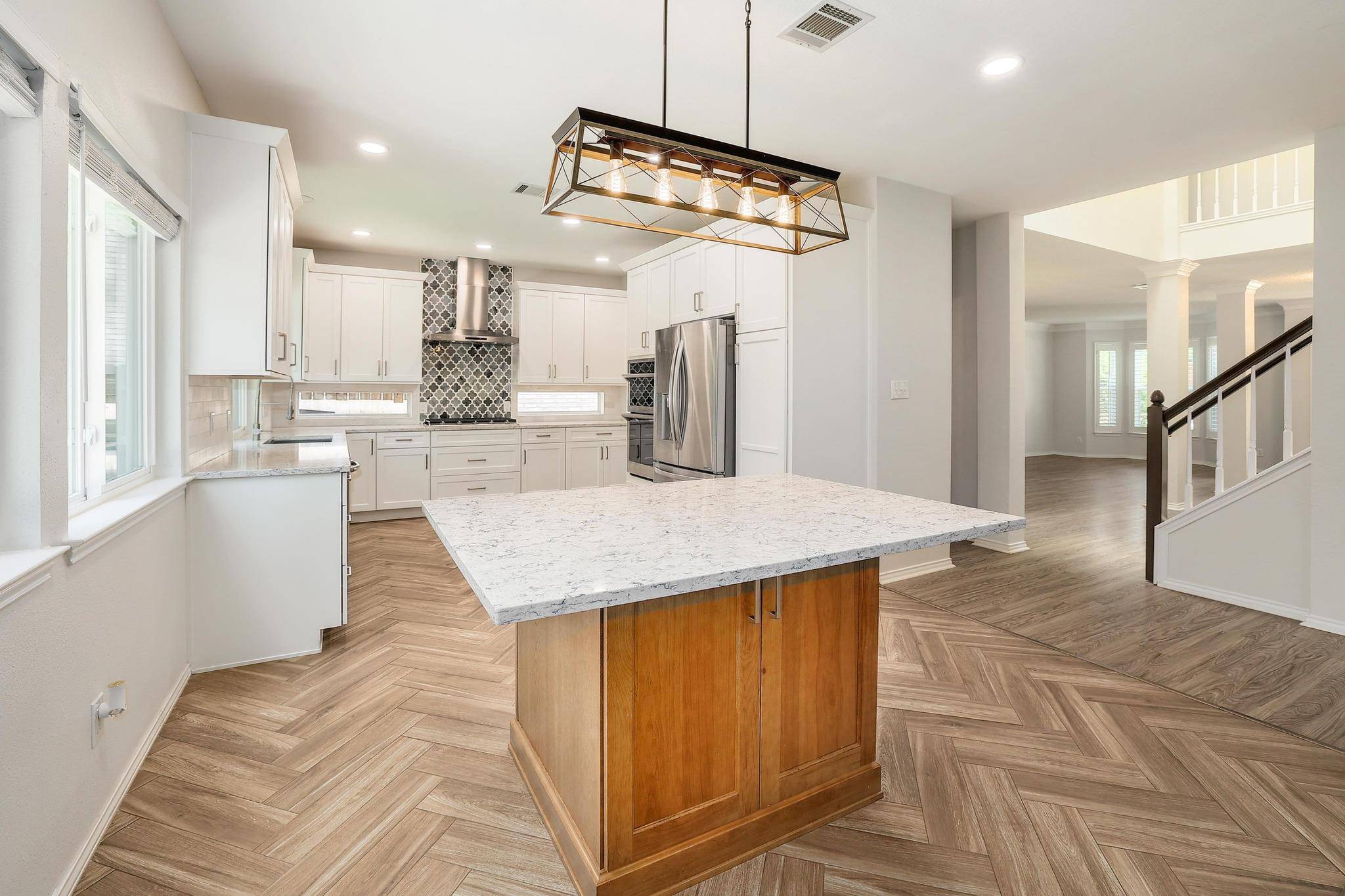 703 Ivy CT, Round Rock, TX 78681