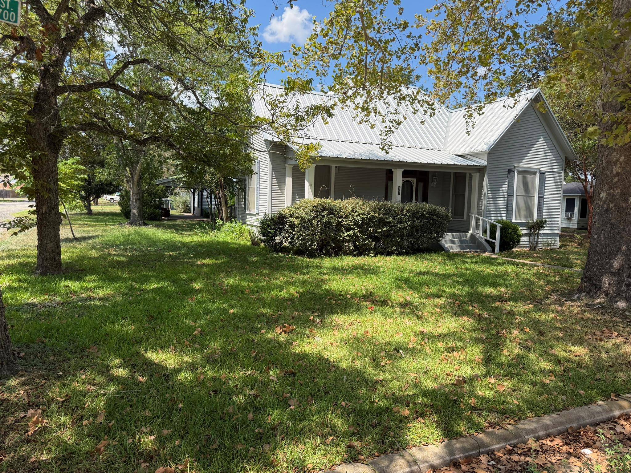 701 Garwood ST, Smithville, TX 78957
