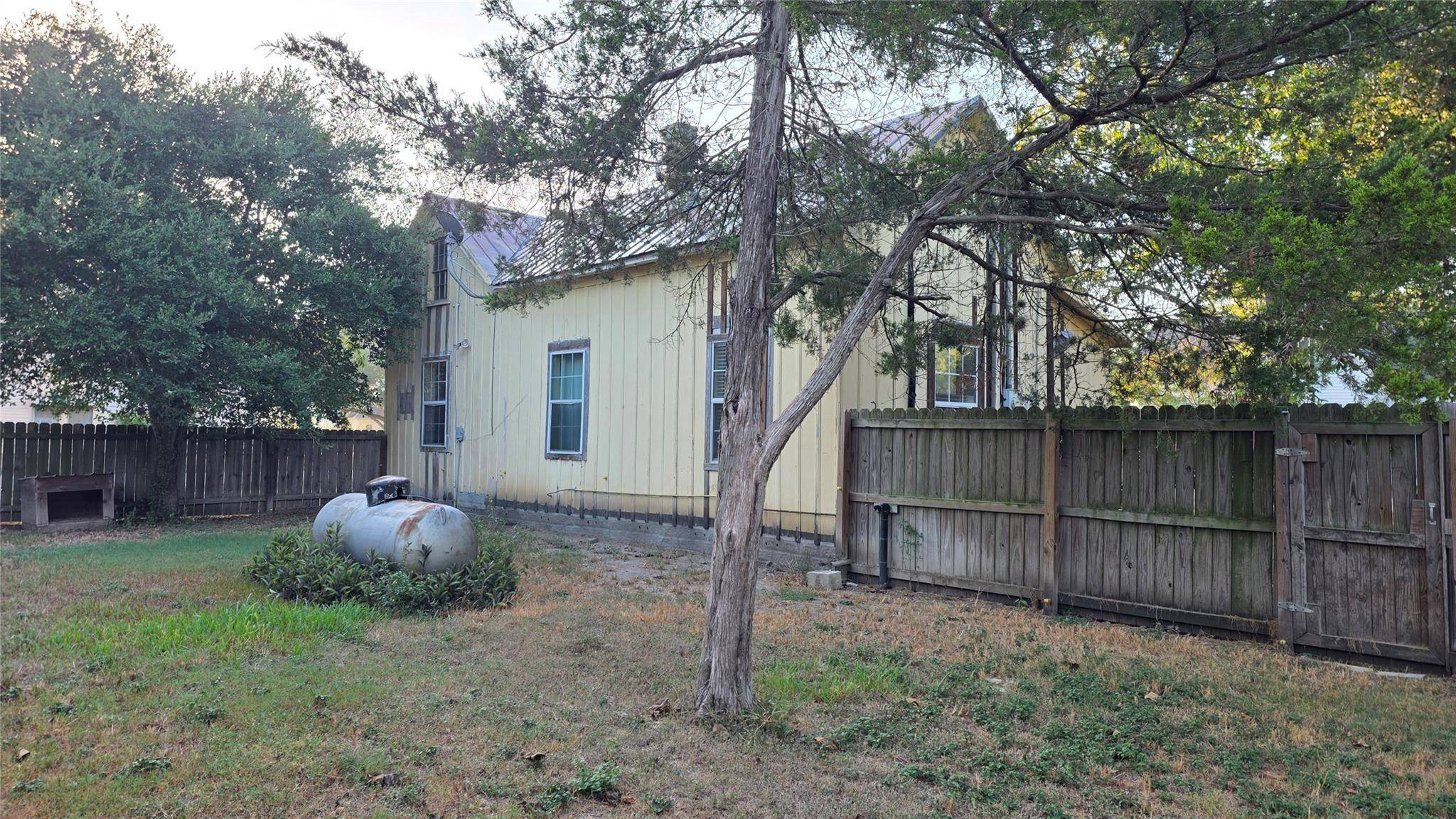 401 N Pecan ST, Moulton, TX 77975