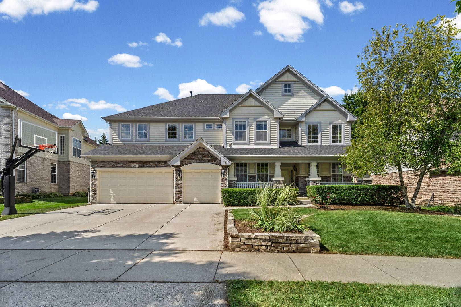1700 Saint Andrew DR, Vernon Hills, IL 60061