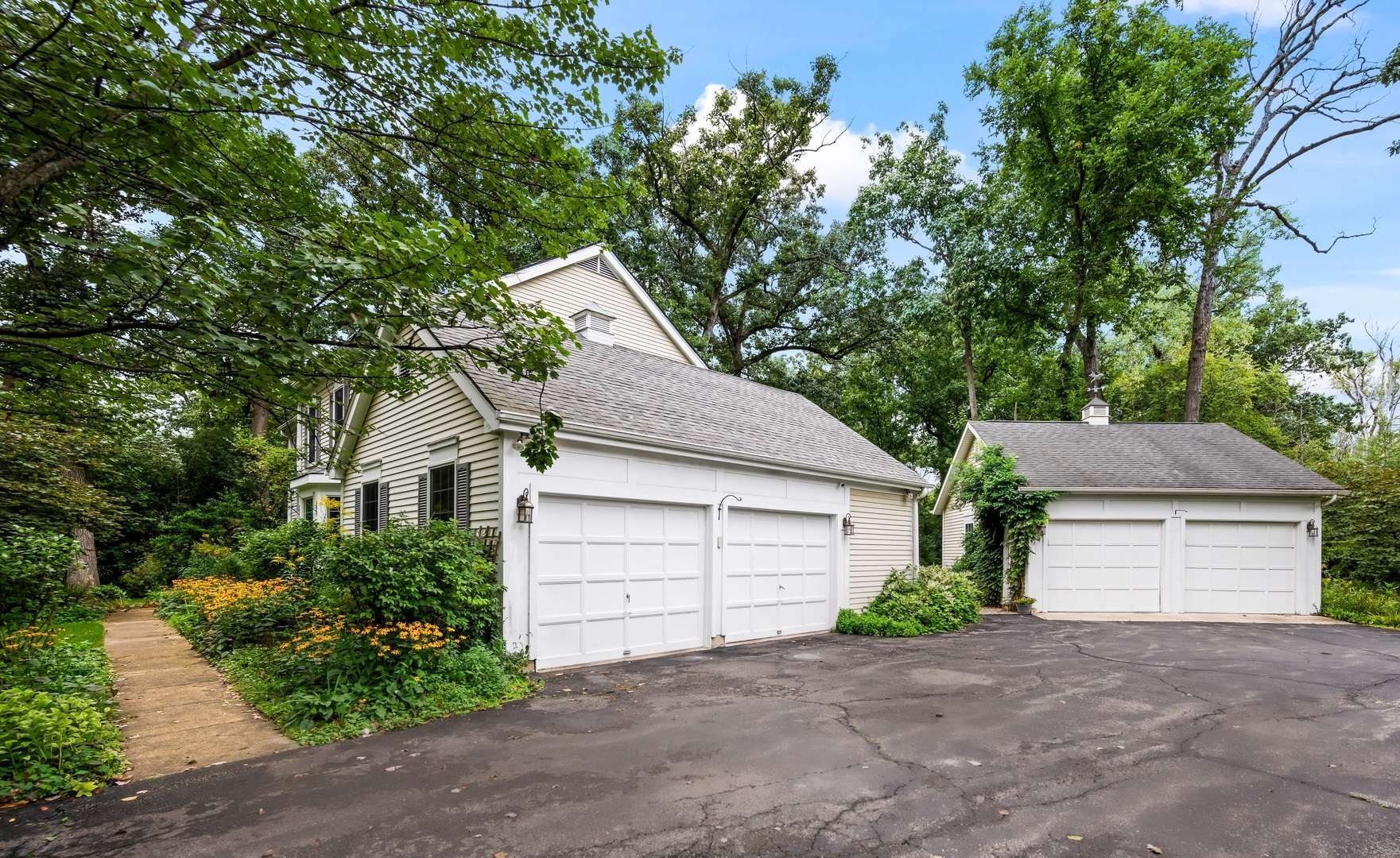 2690 Crestwood LN, Riverwoods, IL 60015