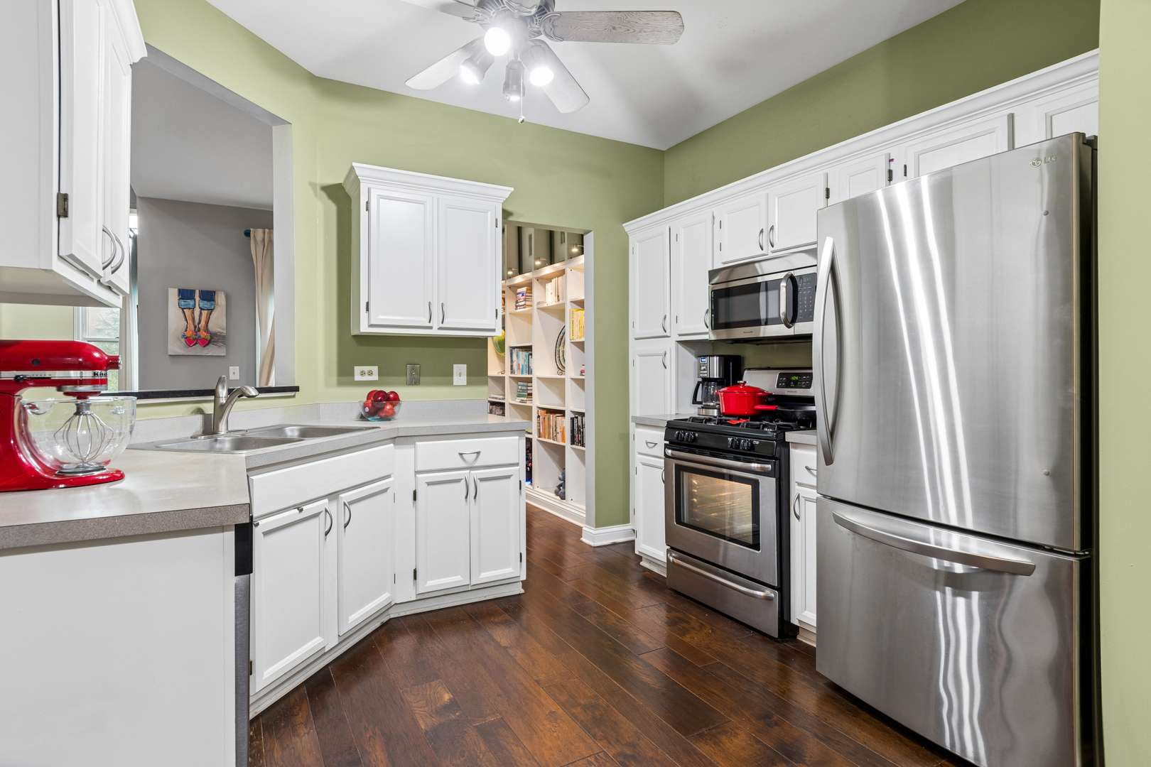1211 Rhodes LN, Naperville, IL 60540
