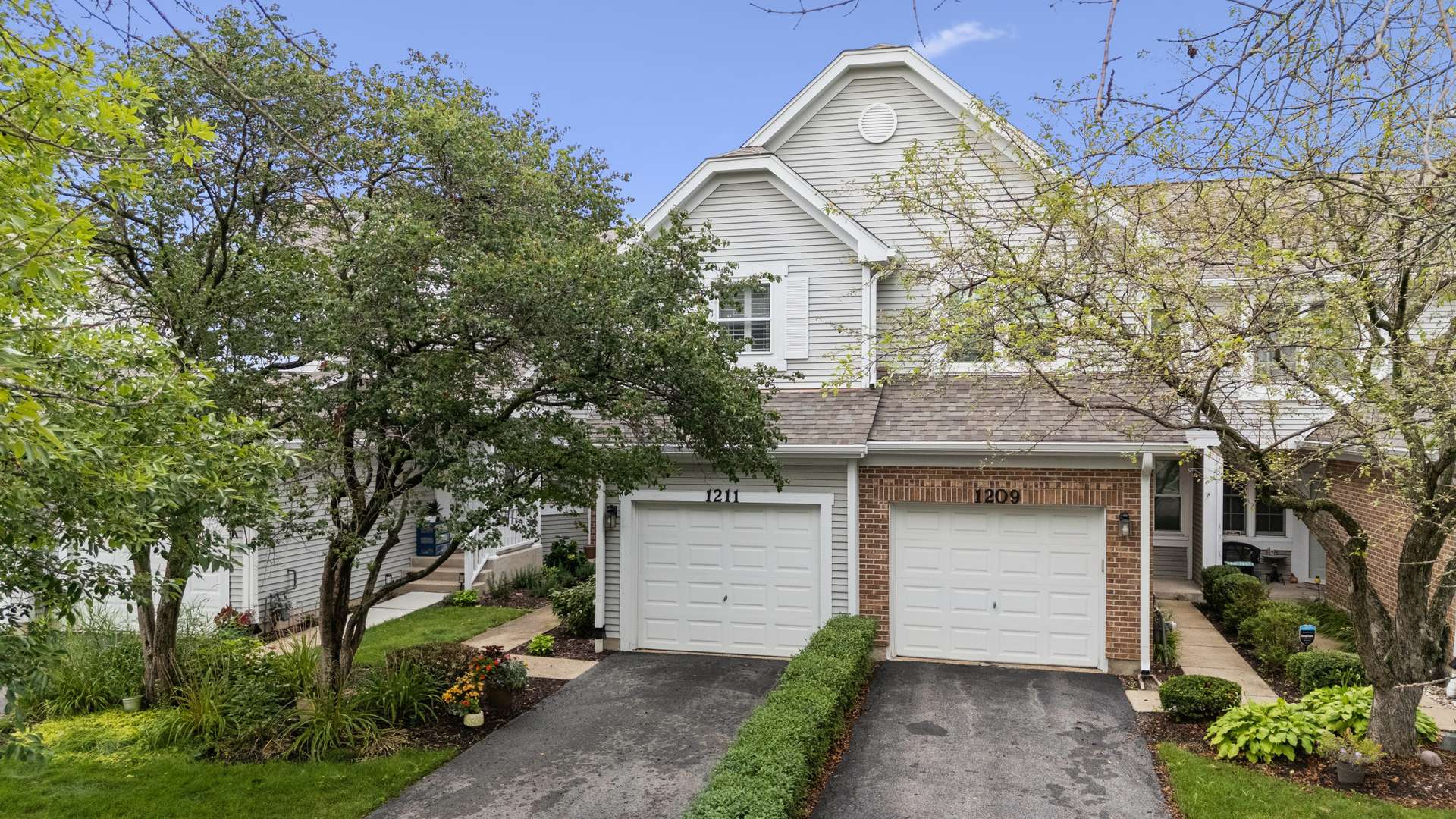 1211 Rhodes LN, Naperville, IL 60540