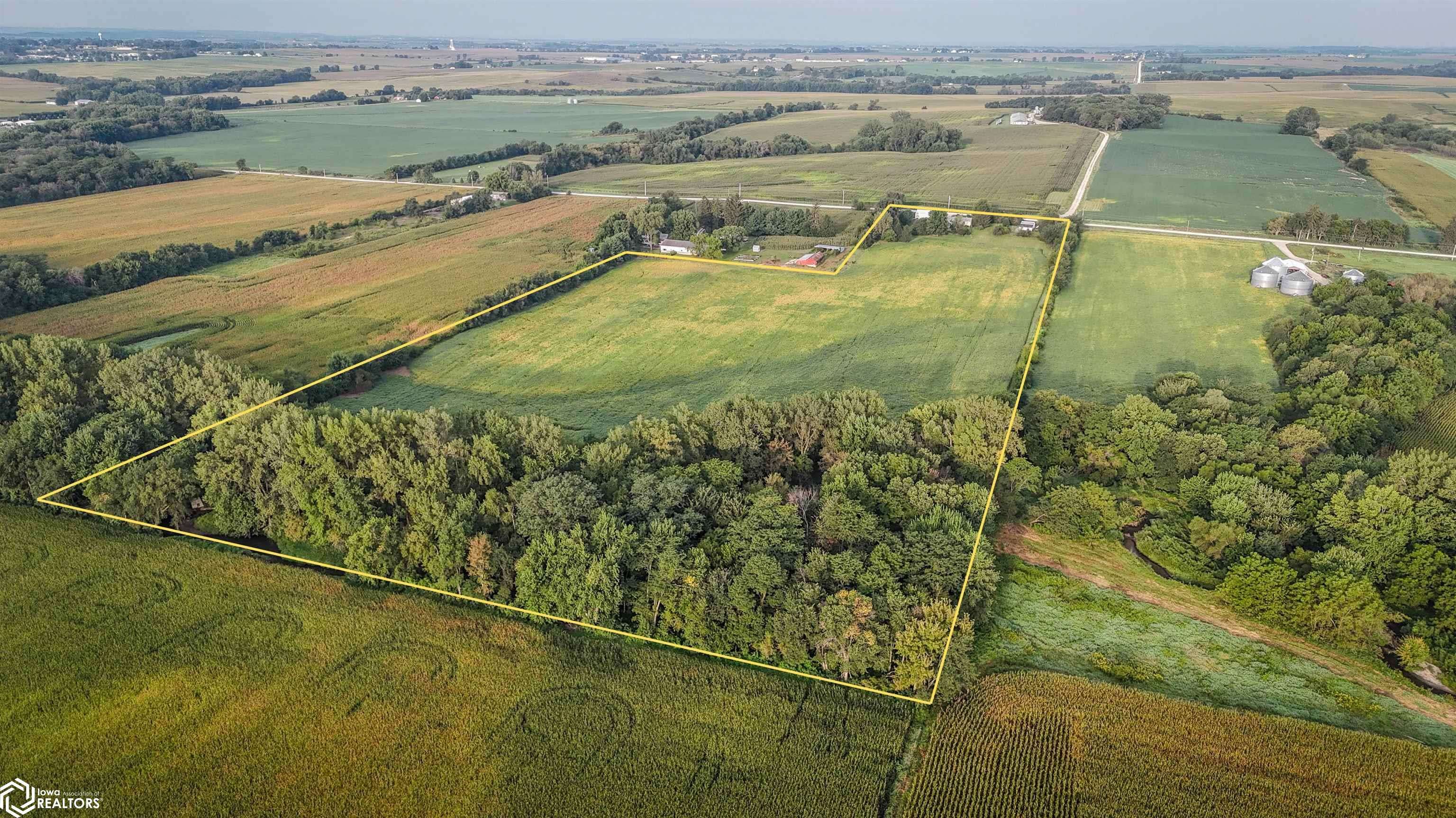 5300 33rd Ave DR, Center Point, IA 52213