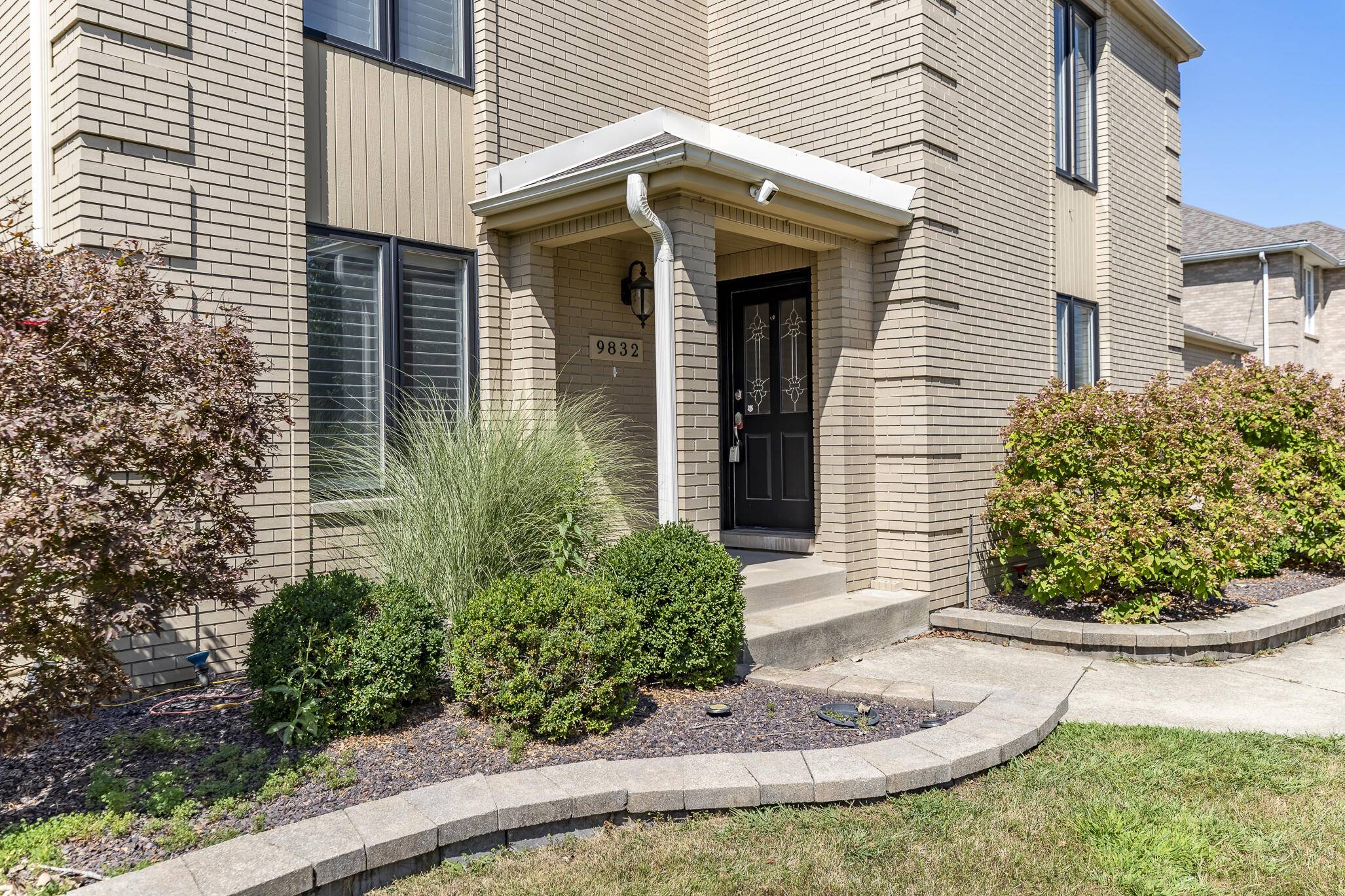 9832 Twin Creek BLVD, Munster, IN 46321