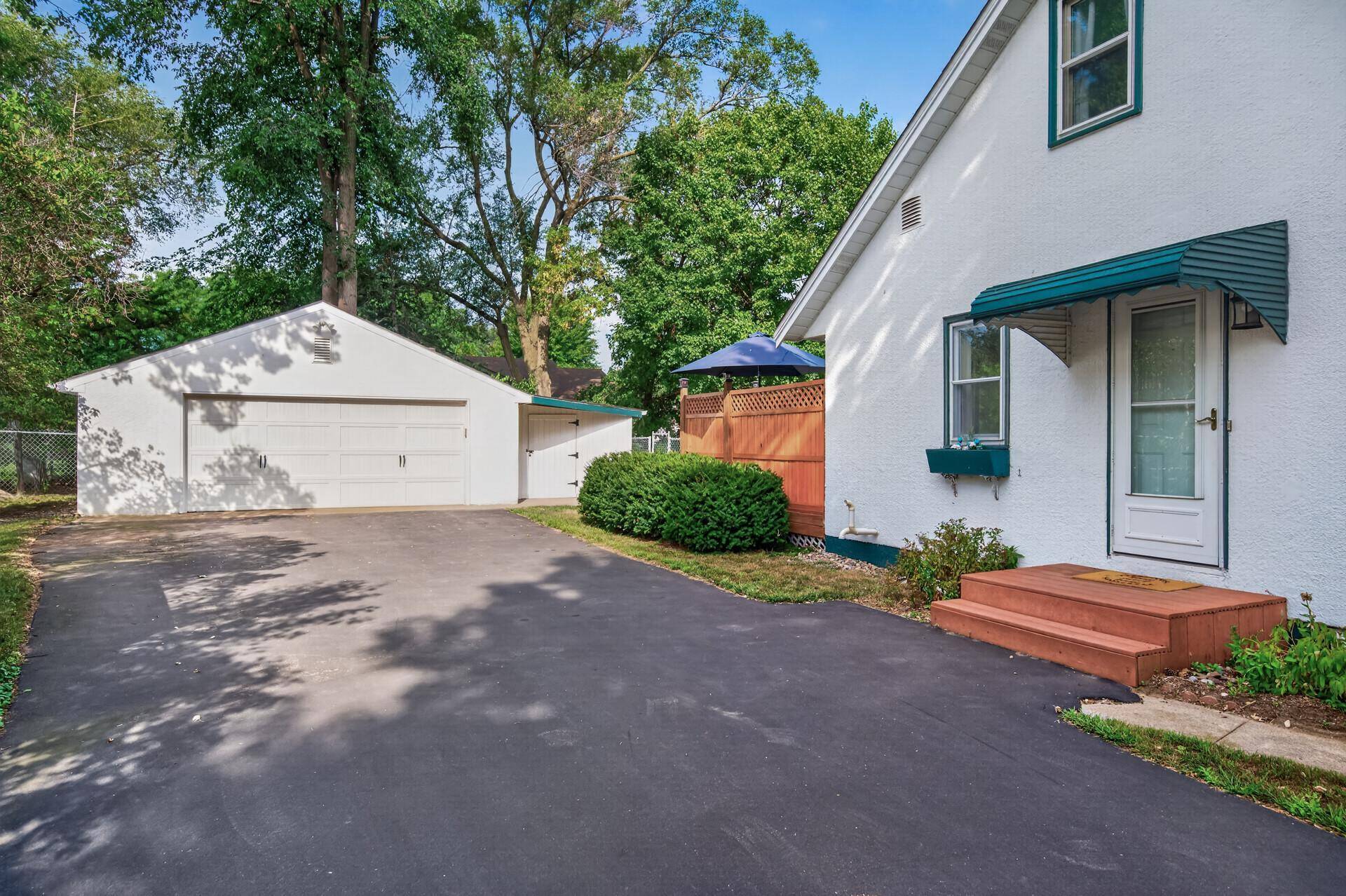 1100 Cartway RD, Champlin, MN 55316
