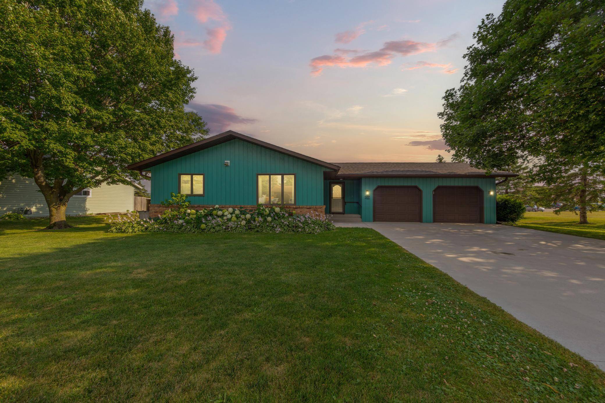 400 Beverly ST, Wanamingo, MN 55983