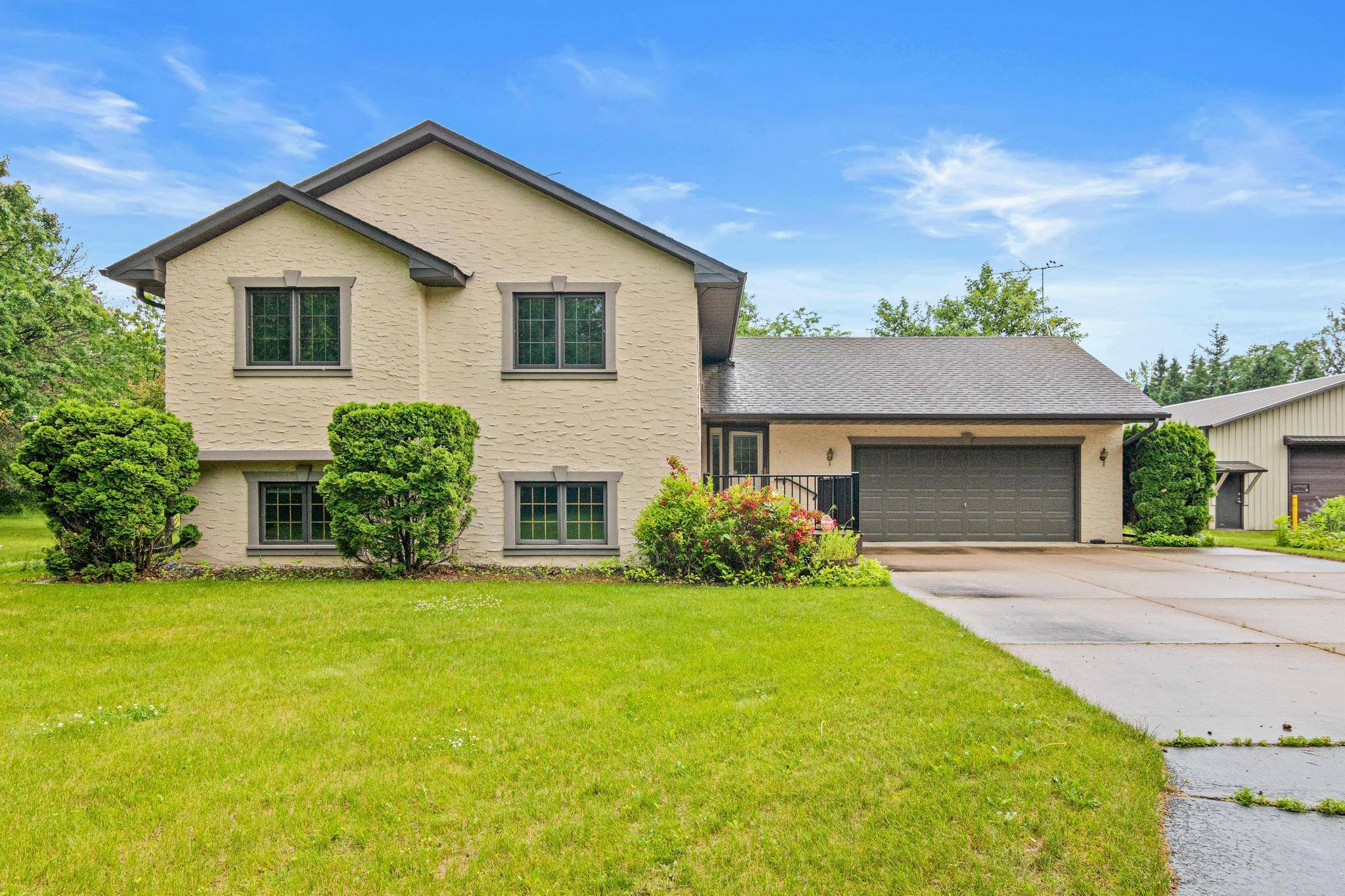 160 196th DR NW, Elk River, MN 55330