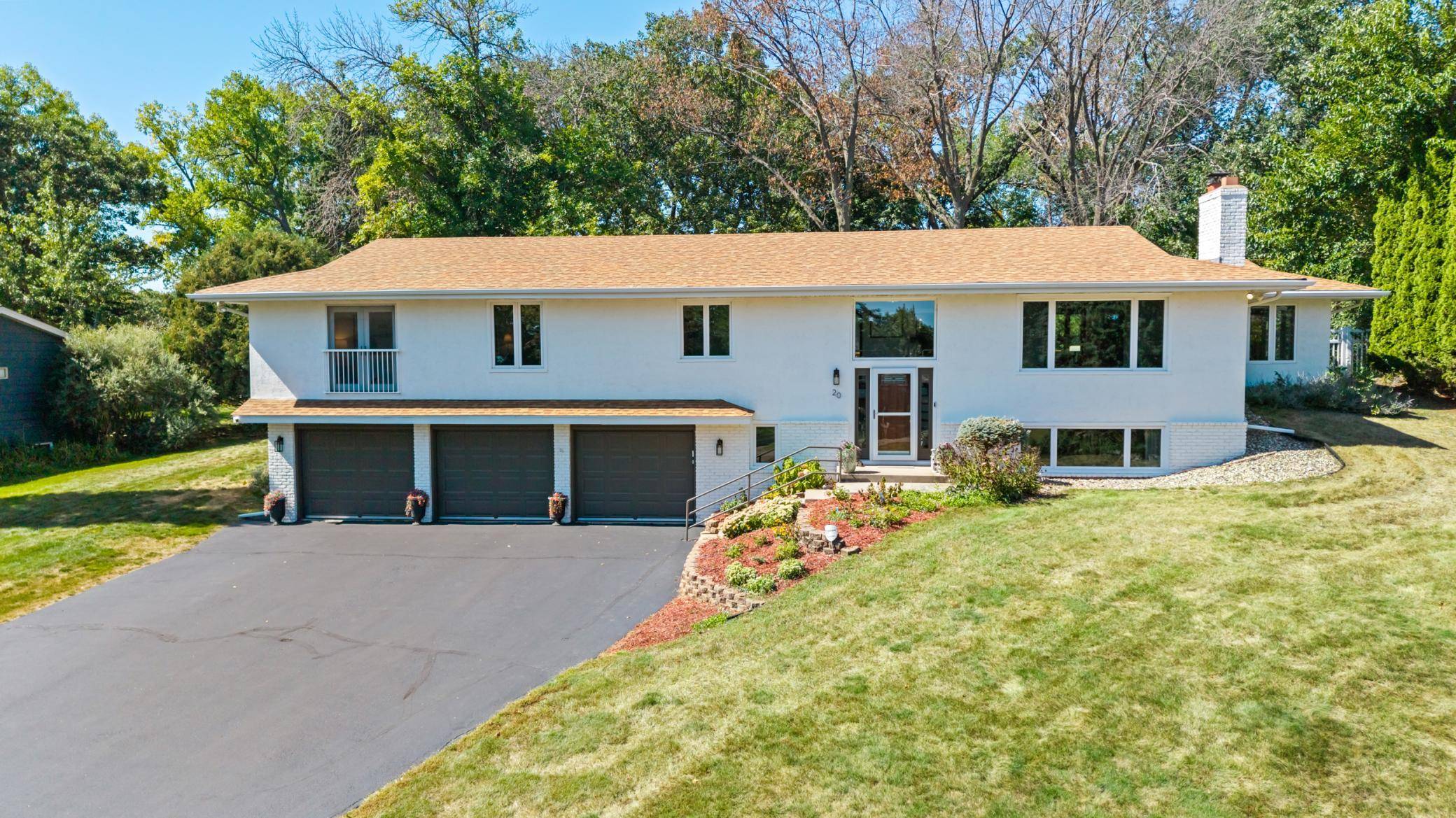 20 Willow Wood DR, Excelsior, MN 55331