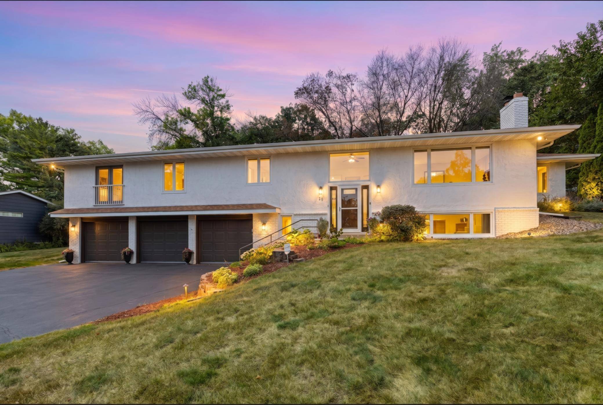 20 Willow Wood DR, Excelsior, MN 55331