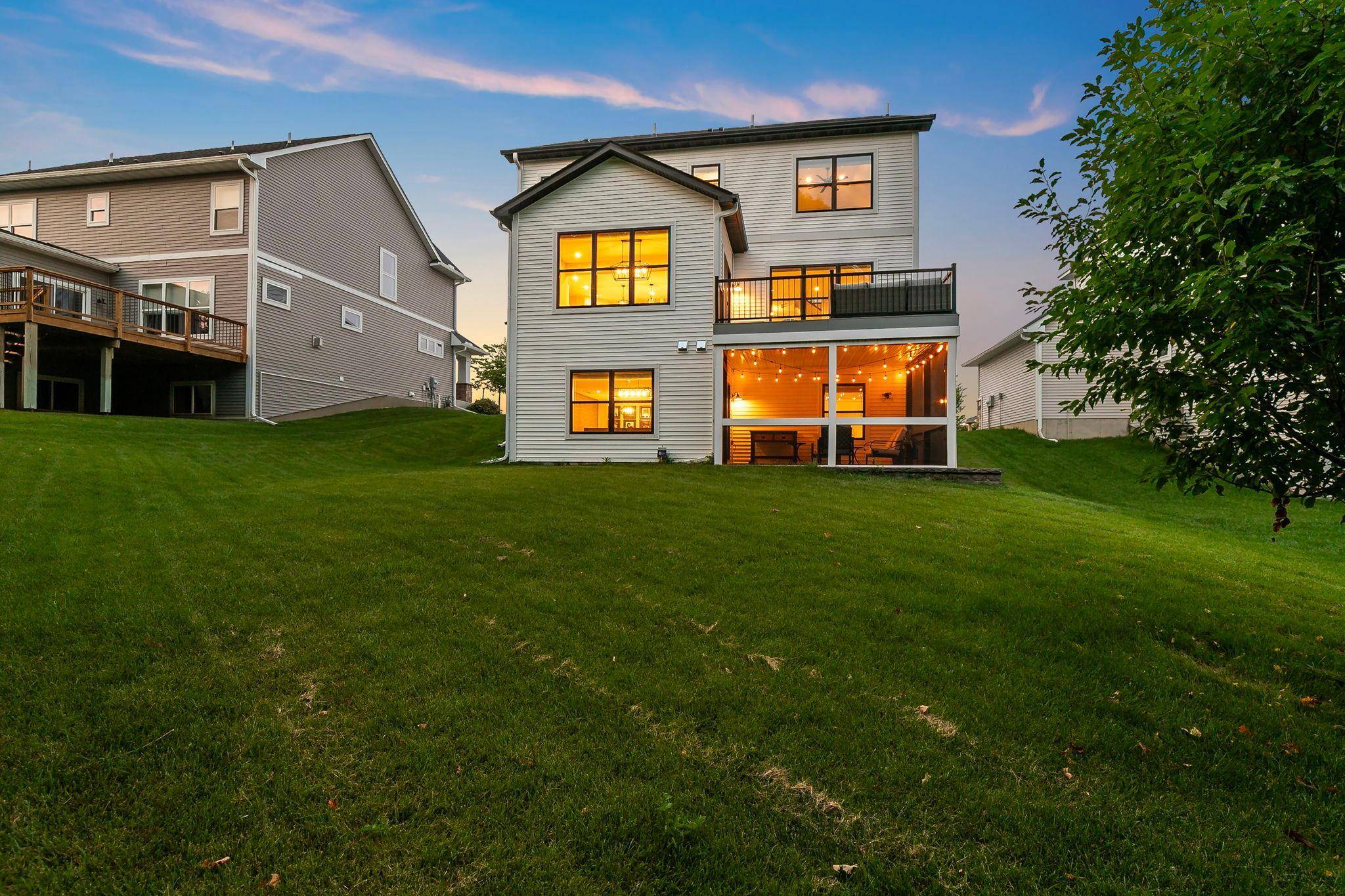 107 Maple TER, Waconia, MN 55387