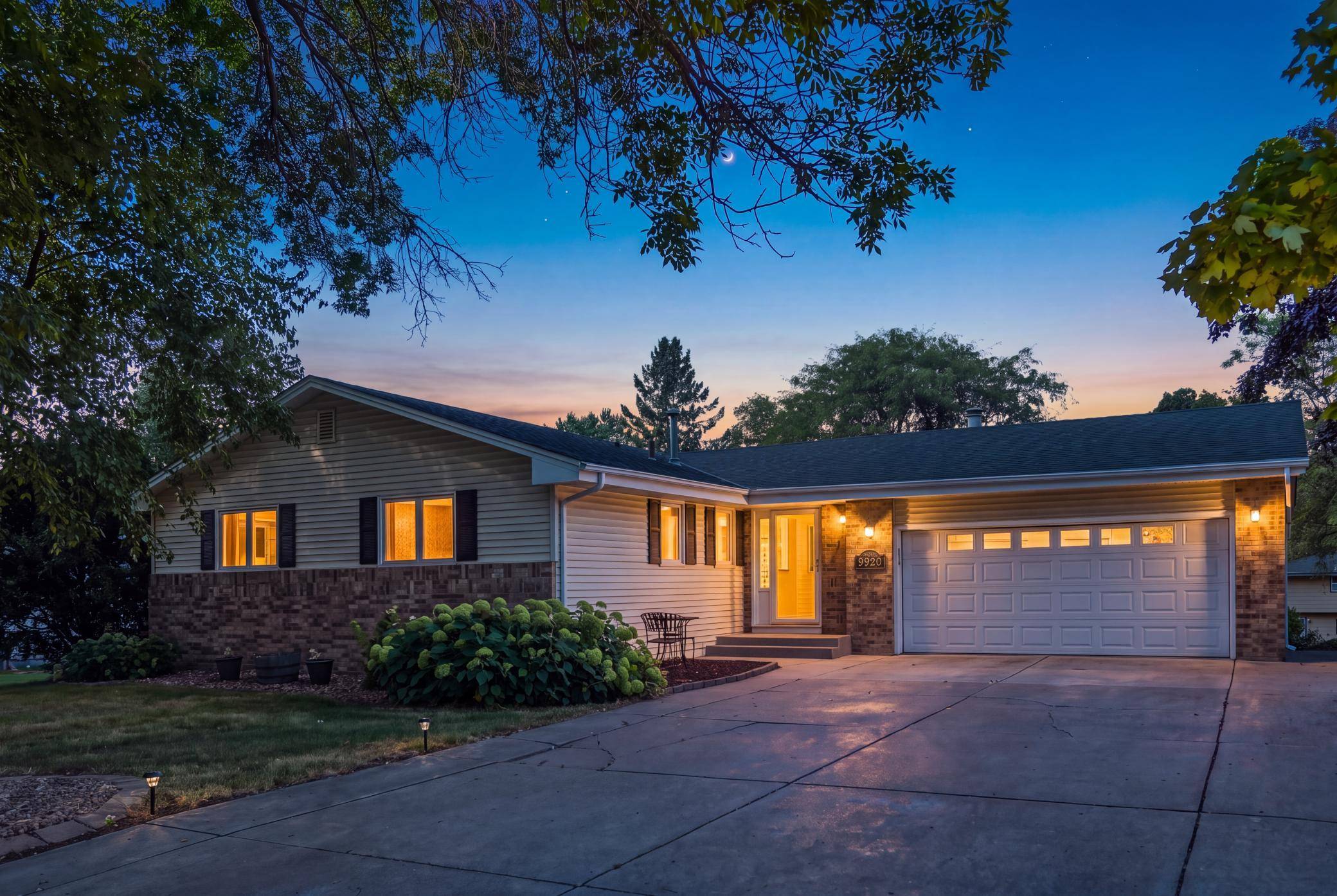 9920 36th PL N, Plymouth, MN 55441