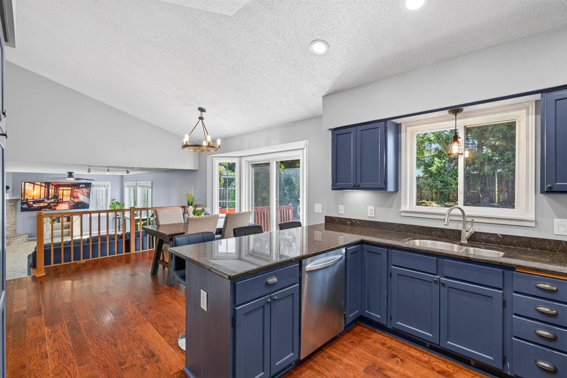 16025 Grove TRL, Lakeville, MN 55044