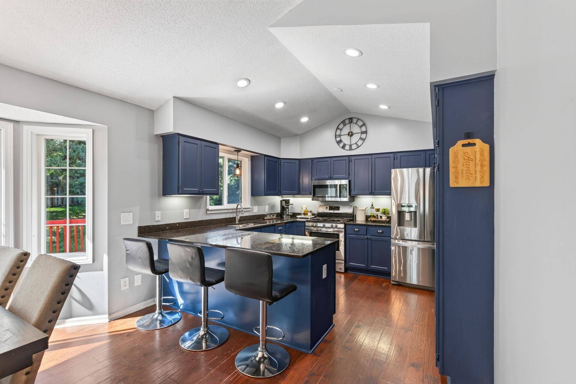 16025 Grove TRL, Lakeville, MN 55044