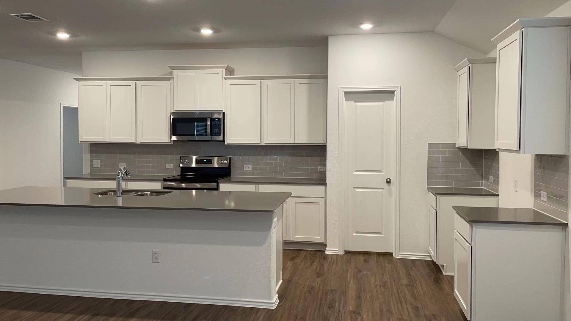 213 Chickasaw LN, Hutto, TX 78634
