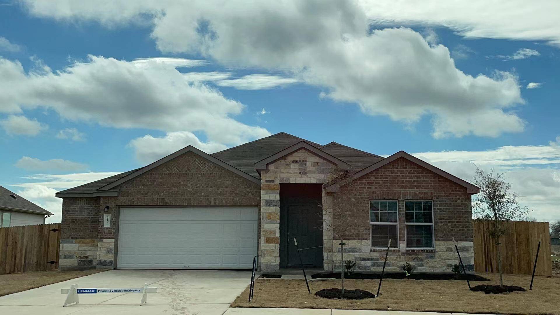 213 Chickasaw LN, Hutto, TX 78634