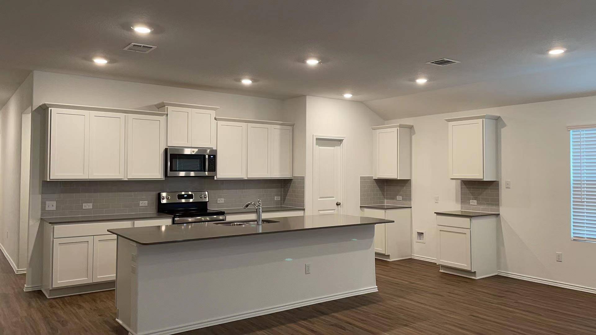 213 Chickasaw LN, Hutto, TX 78634