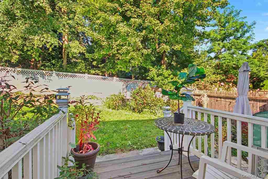 8 Curry RD, Hastings-on-hudson, NY 10706